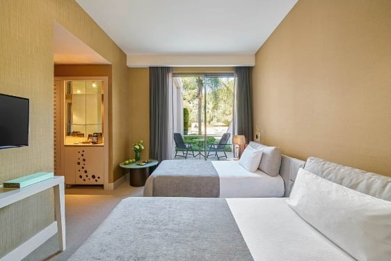 toddler friendly hotel with swim up room turkey