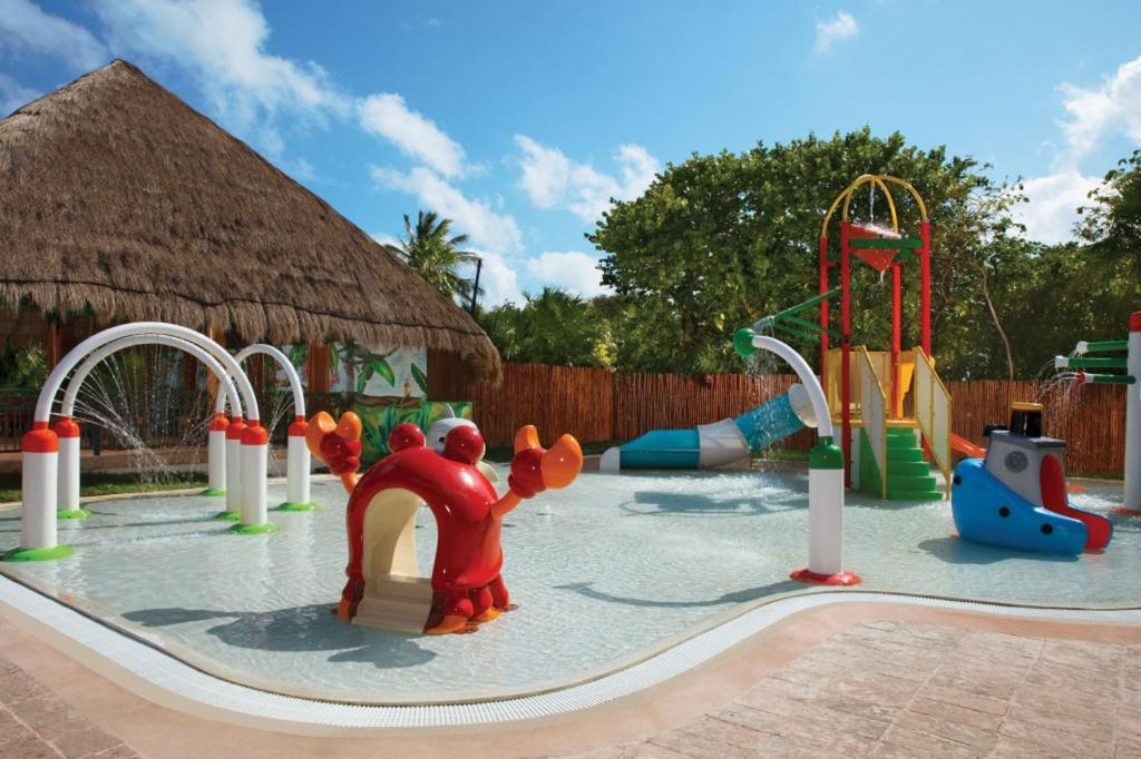 family friendly hotel mexico with splash parks and water parks