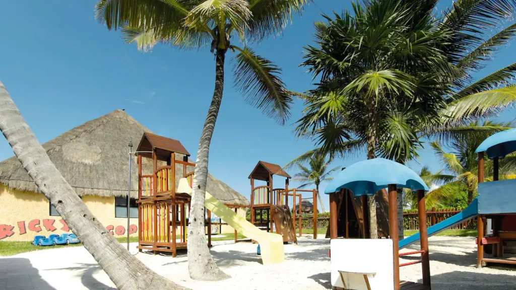 family friendly hotel mexico with splash parks and water parks