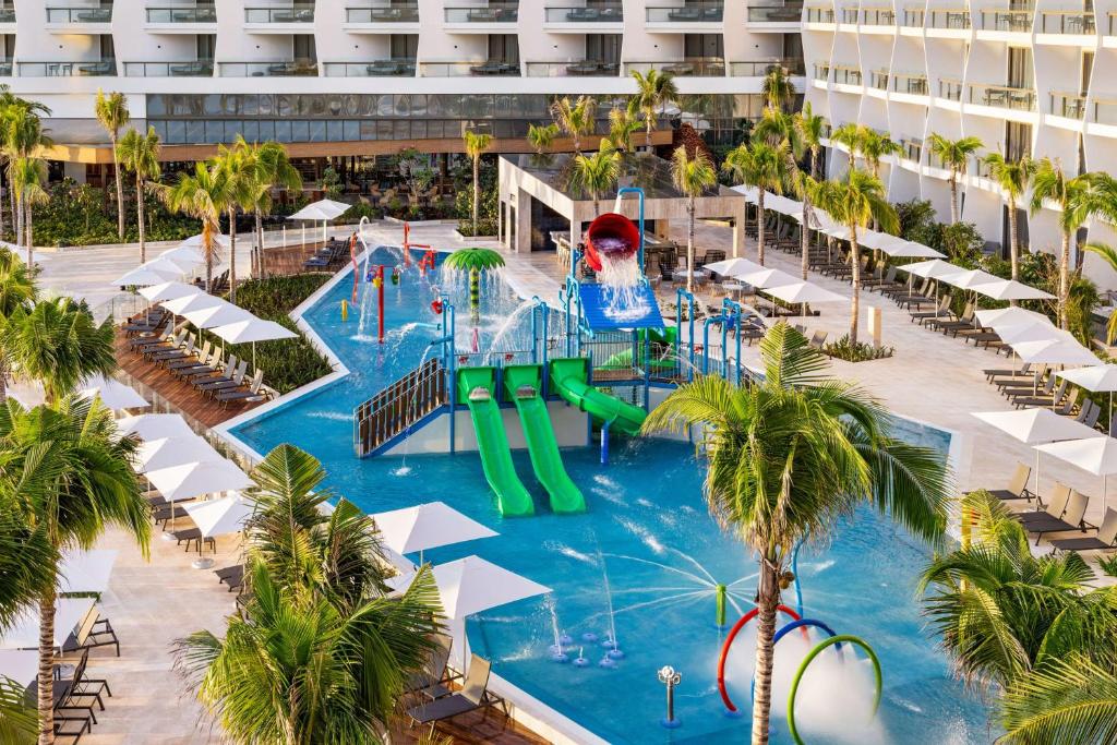 family friendly hotel mexico with splash parks and water parks