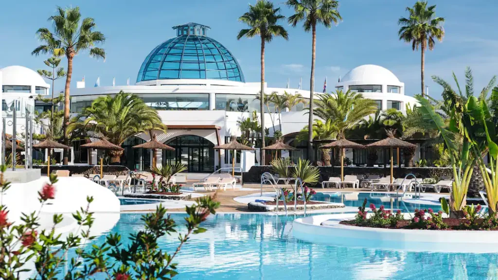 family friendly hotel canary islands with a waterpark 