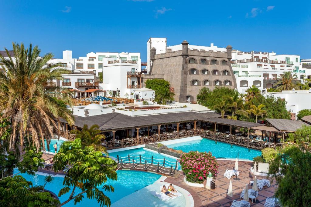 family friendly hotel canary islands with a waterpark 