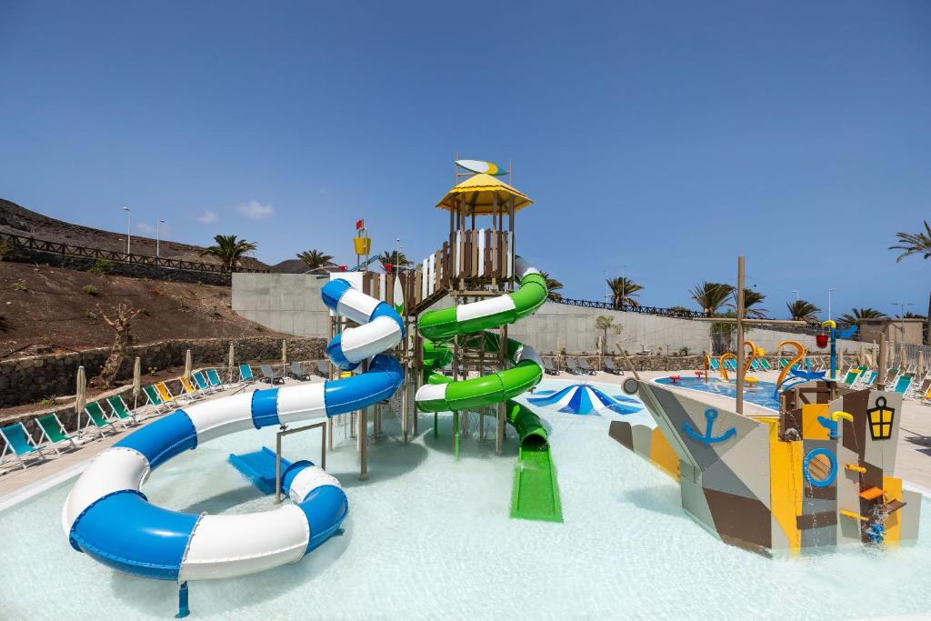 family friendly hotel canary islands with a waterpark 