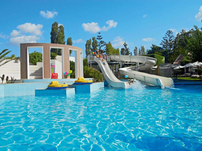 toddler friiendly hotel in crete with watepark