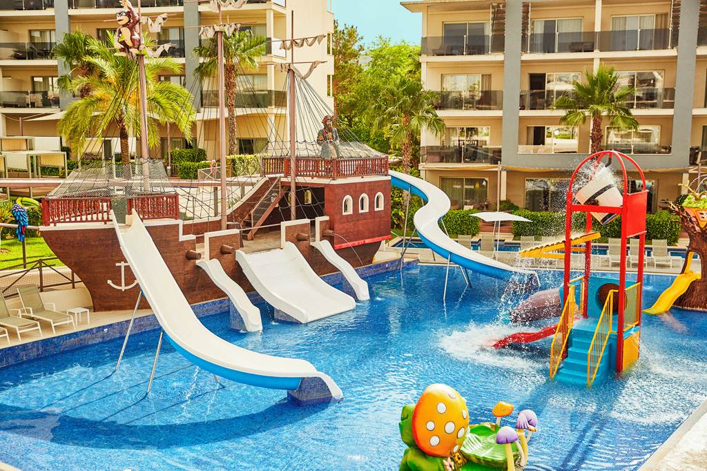 baby and toddler friendly hotel in europe with amazing swimming pools