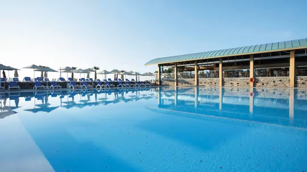 toddler friendly hotel in crete with a splash park