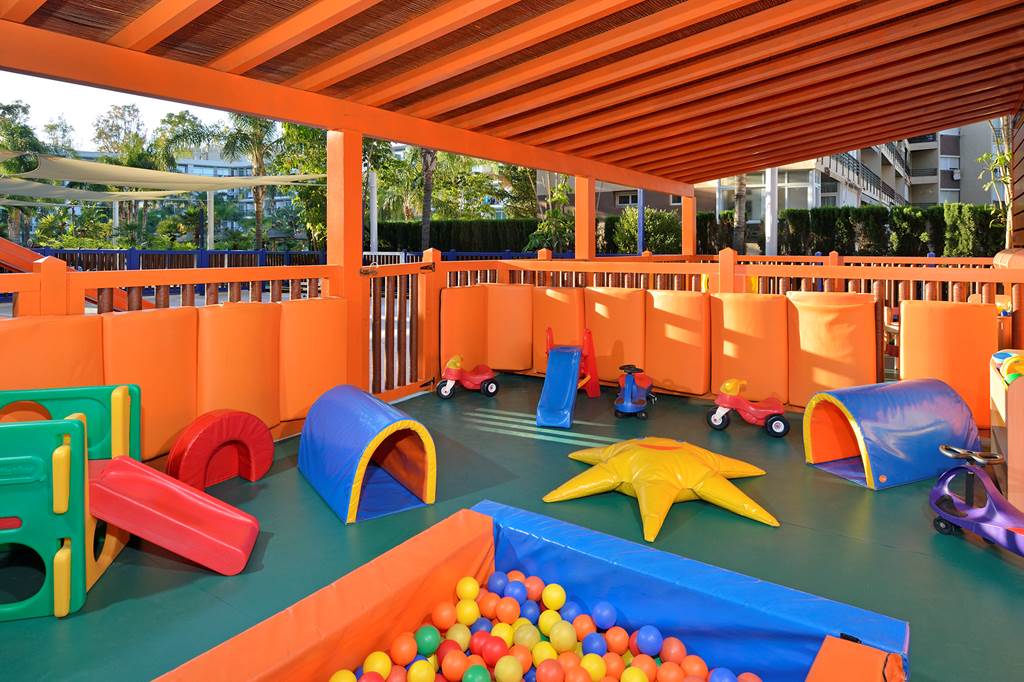 baby and toddler hotel in spain with a short transfer