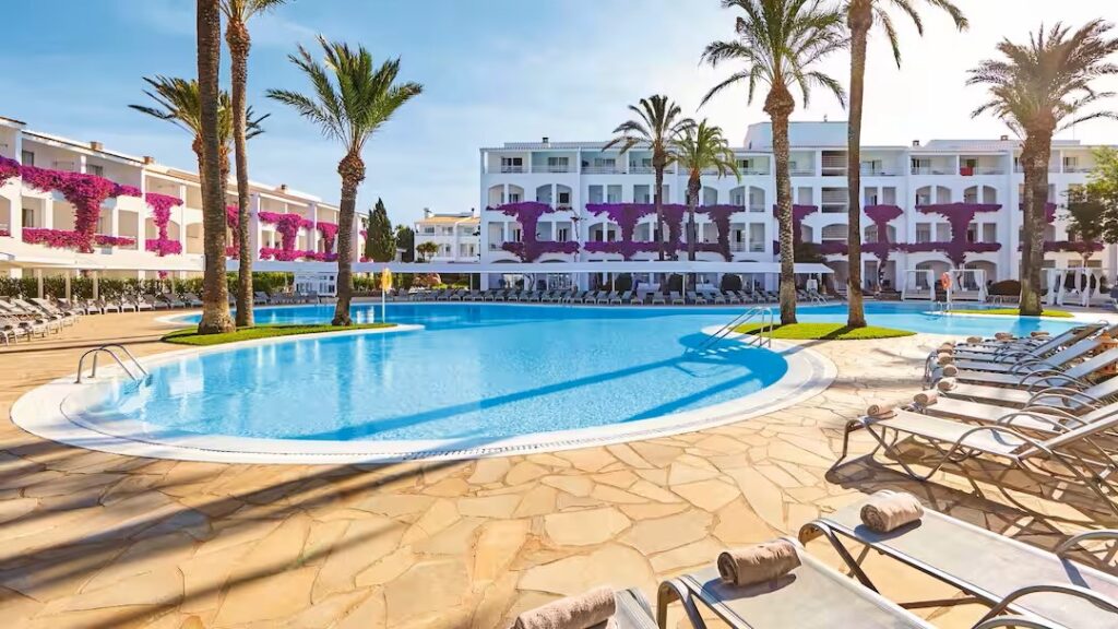 baby and toddler friendly hotel in menorca near the beach