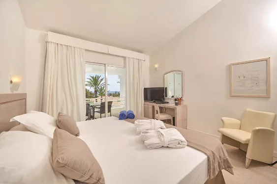 baby and toddler friendly hotel menorca