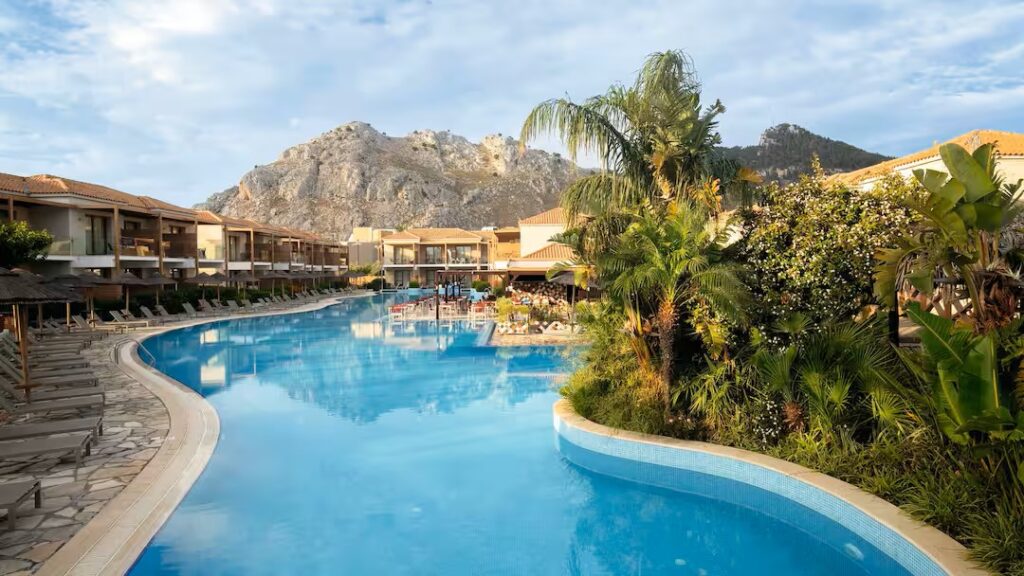 Hotels In Greece With Baby Clubs!