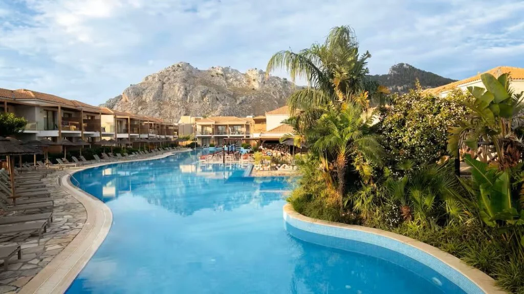 Hotels In Greece With Baby Clubs!