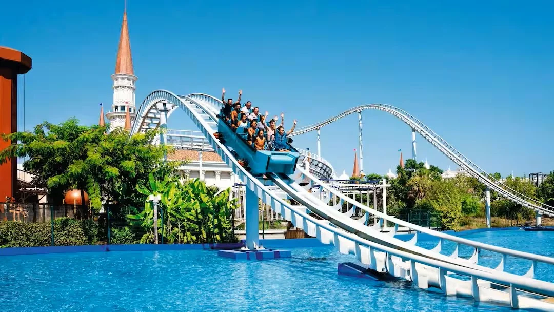 hotel with theme park