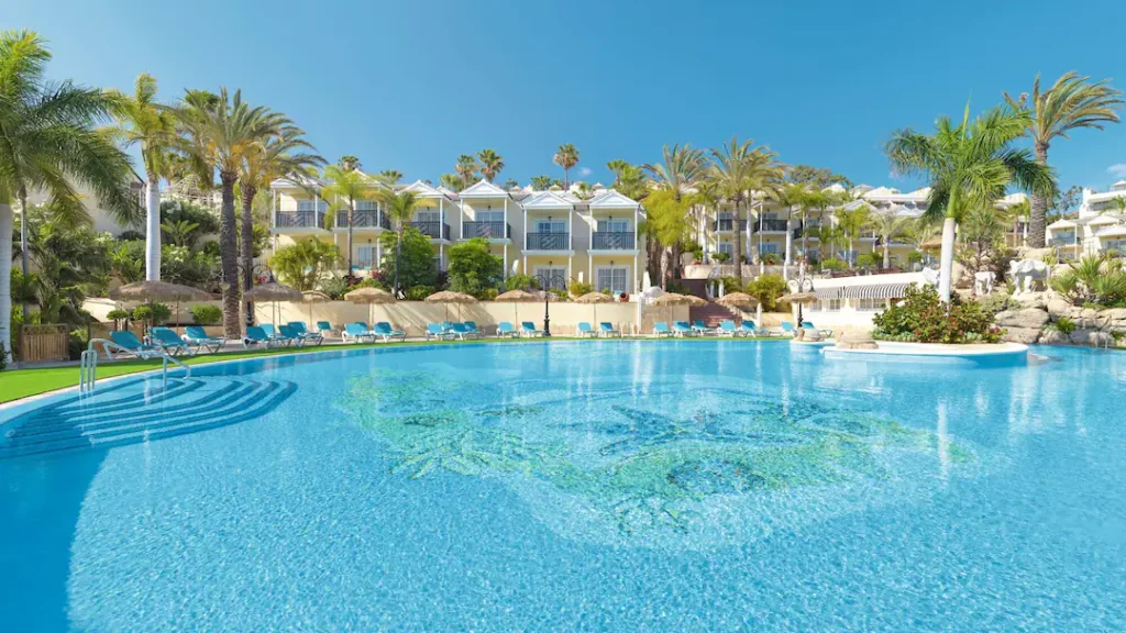 baby and toddler friendly hotel in the canary islands with waterslides