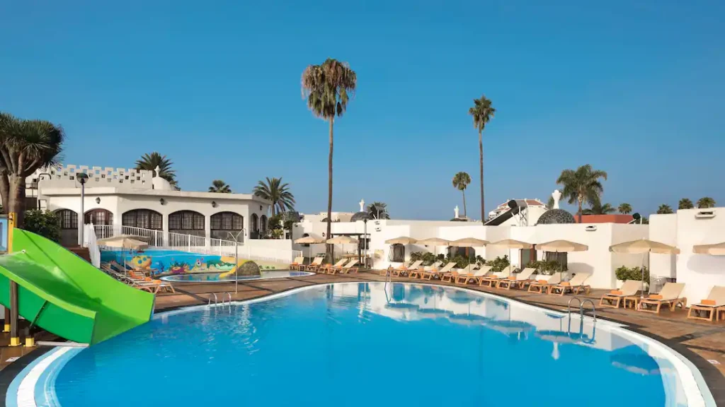 baby and toddler friendly hotel in the canary islands with waterslides