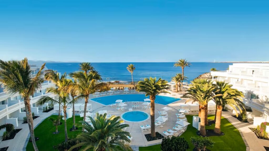 baby and toddler friendly hotel in the canary islands with waterslides