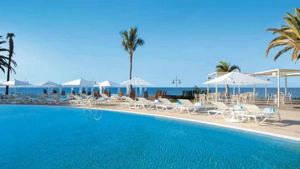 baby and toddler friendly hotel in the canary islands with waterslides