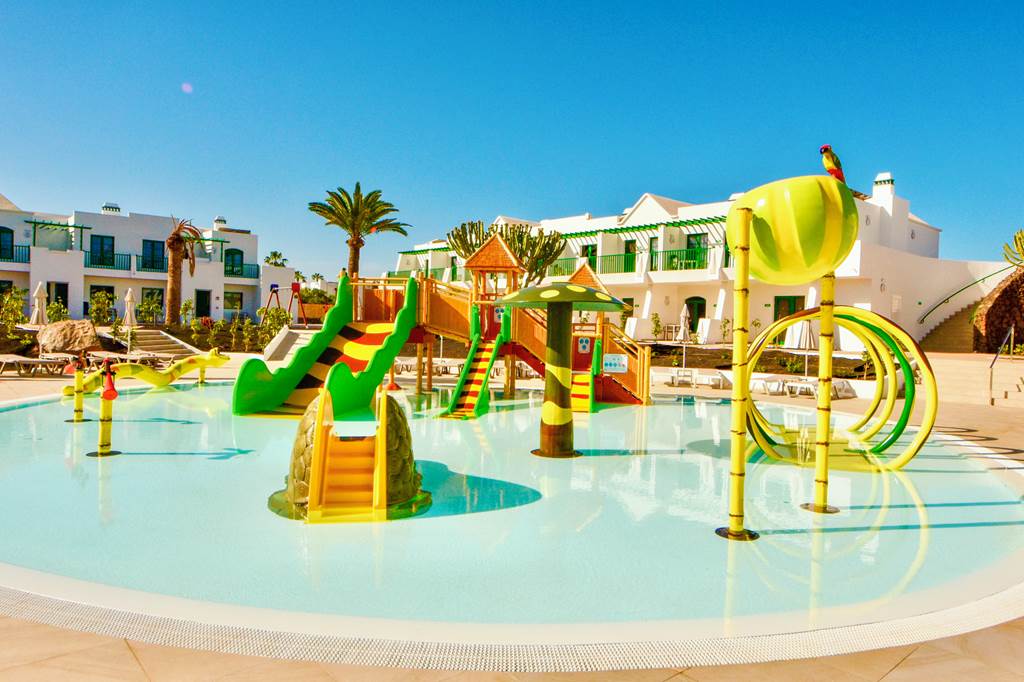 family friendly hotels in the canary islands with swim up rooms