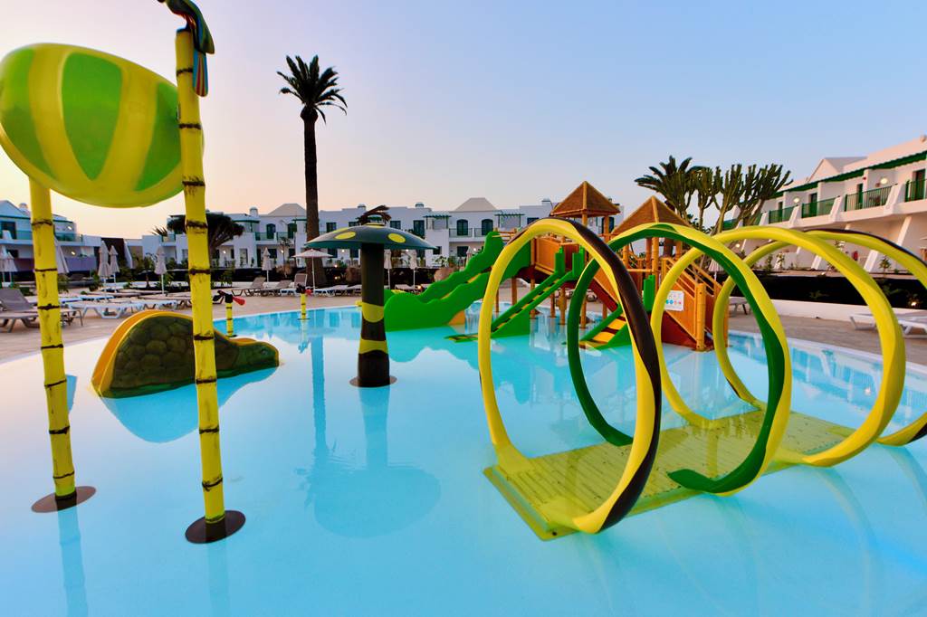 family friendly hotels in the canary islands with swim up rooms