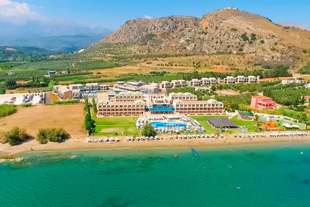 baby and toddler friendly hotel in greece with family rooms