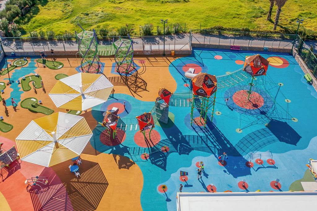 baby and toddler friendly hotel in greece with family rooms