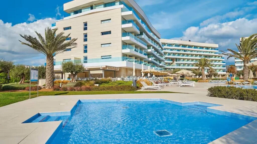 family friendly hotel balearics with short transfer