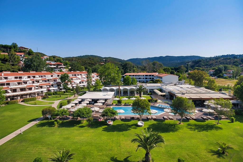 baby and toddler friendly hotel in greece with family rooms