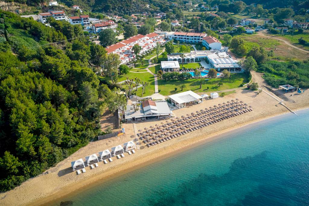 baby and toddler friendly hotel in greece with family rooms