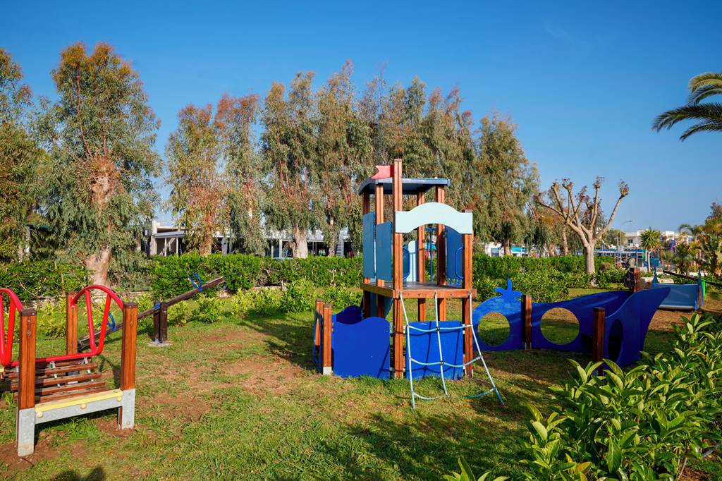 baby and toddler friendly hotel in greece with family rooms