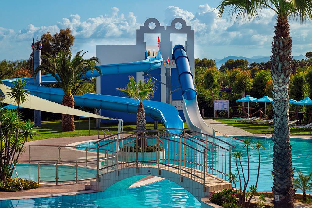 baby and toddler friendly hotel in greece with family rooms