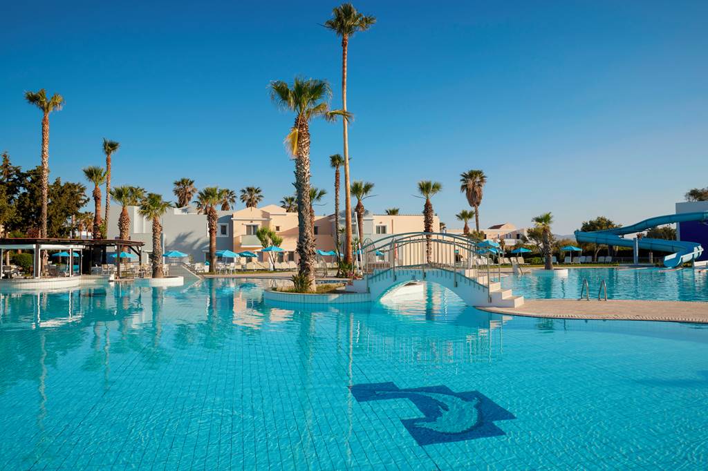 baby and toddler friendly hotel in greece with family rooms
