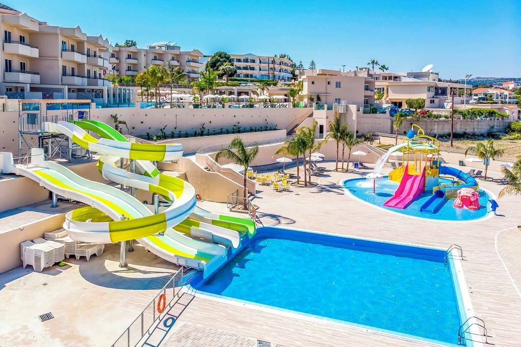 baby and toddler friendly hotel in greece with family rooms