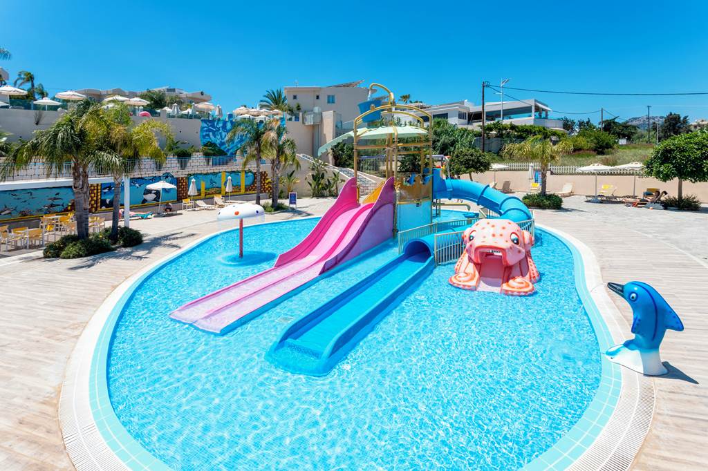 baby and toddler friendly hotel in greece with family rooms