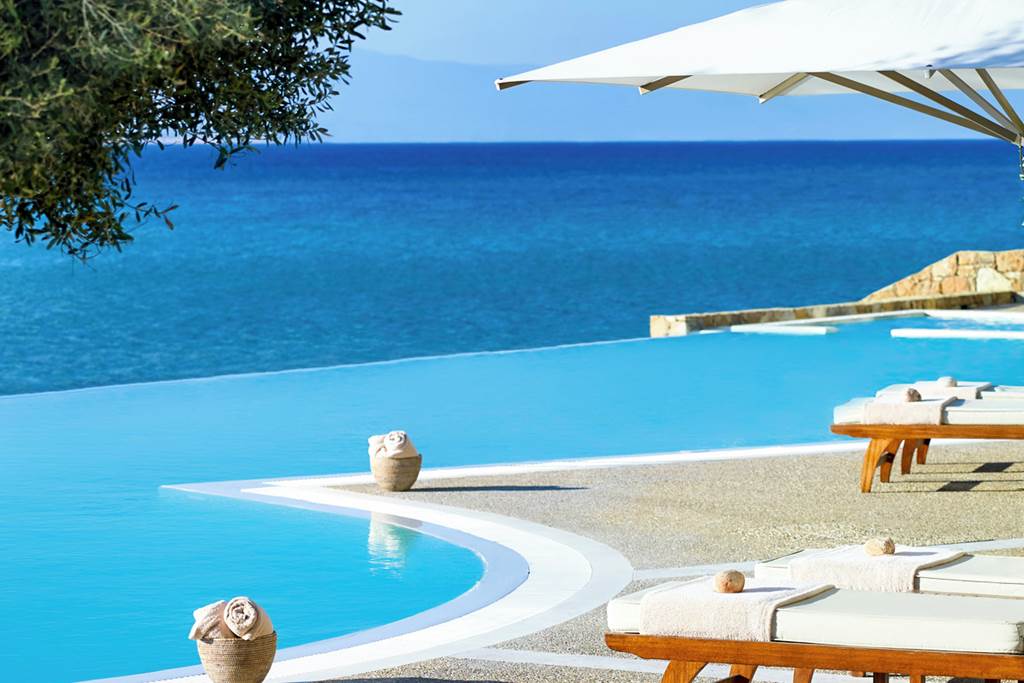 baby and toddler friendly hotel in greece with family rooms