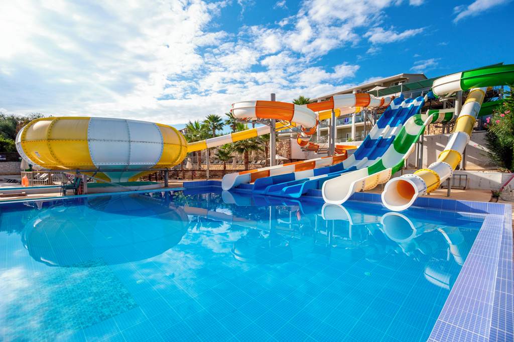baby and toddler friendly hotel in greece with family rooms