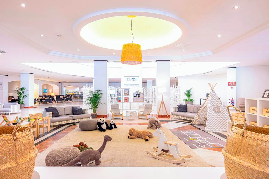 hotels with great entertainment