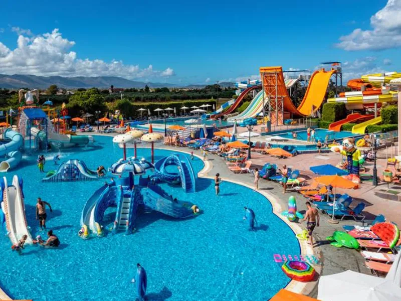 toddler friendly hotel with waterslides