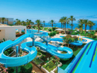 Discover the best hotels with theme parks and waterparks in 2025!