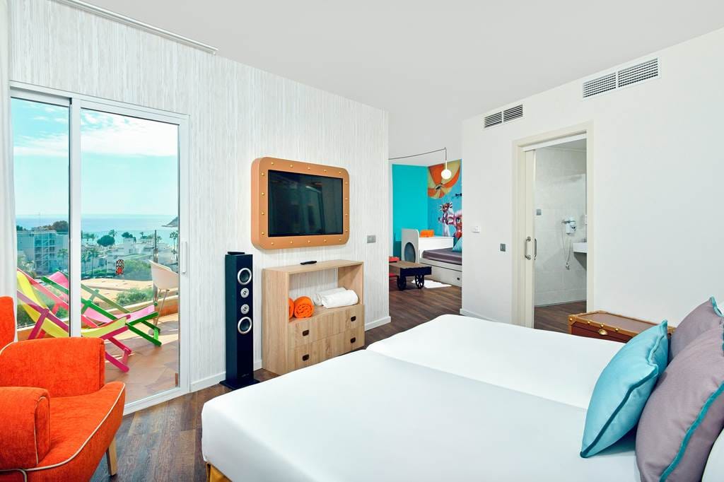 Hotels With Theme Parks & Waterparks