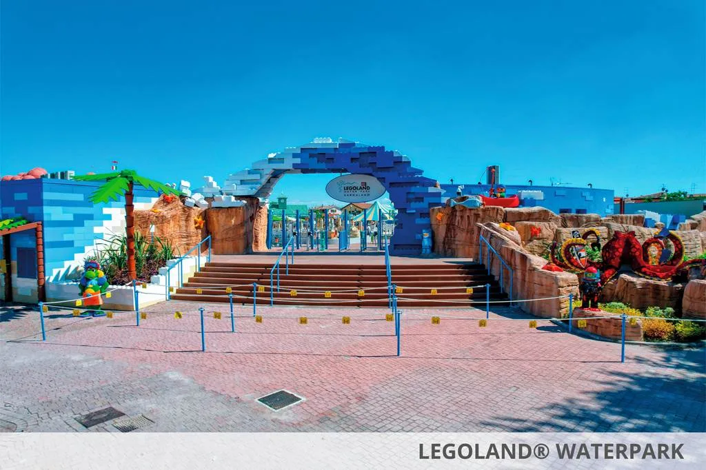 hotels with theme parks and waterparks
