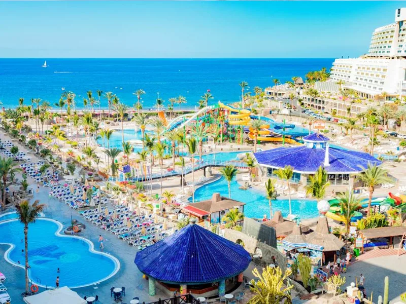 hotel with waterpark