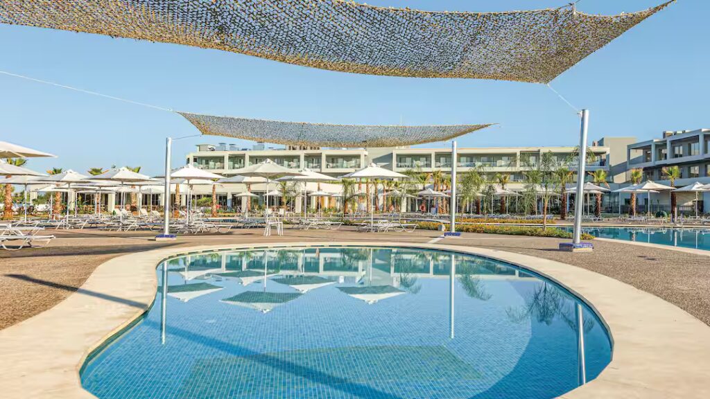 family friendly hotel with swim up rooms