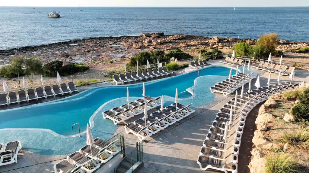 family friendly hotel with swim up rooms