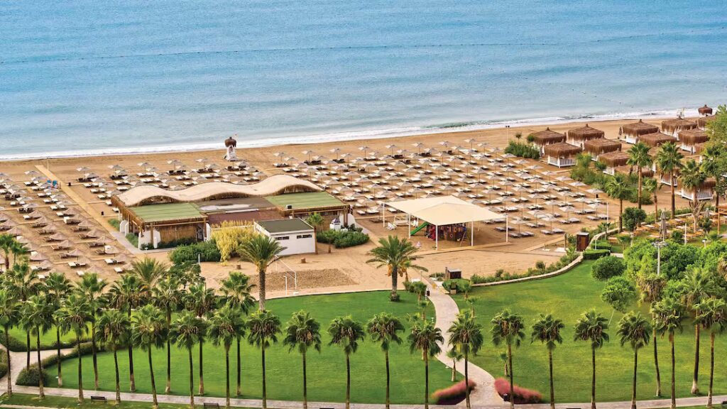 family friendly hotel with swim up rooms