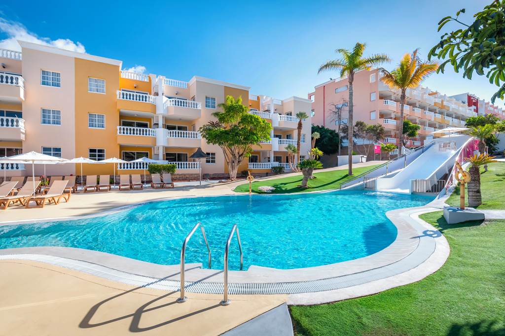 https://www.awin1.com/cread.php?awinmid=18730&awinaffid=202573&ued=https%3A%2F%2Fwww.jet2holidays.com%2Fcanary-islands%2Ftenerife%2Fplaya-de-la-arena%2Flandmar-costa-los-gigantes-family-resort