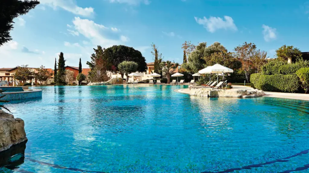 family friendly hotel with swim up rooms