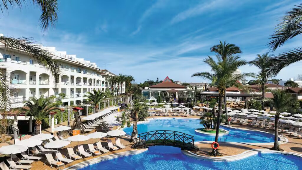 family friendly hotel with swim up rooms
