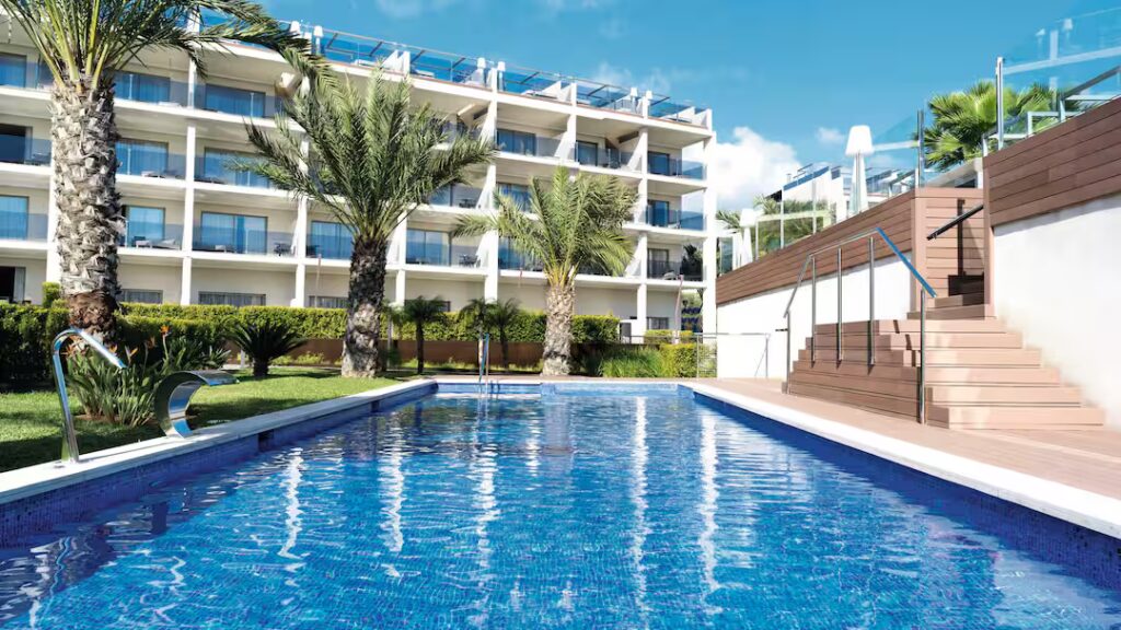 family friendly hotel with swim up rooms