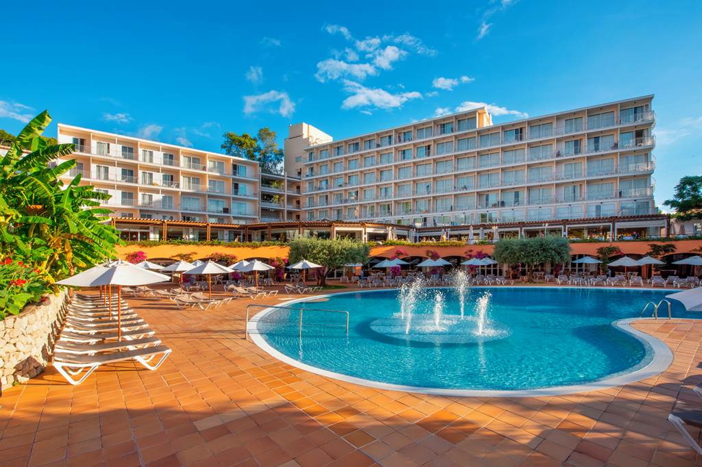 family friendly hotels with an indoor soft play