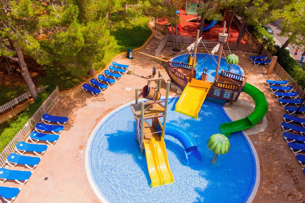 family friendly hotels with an indoor soft play