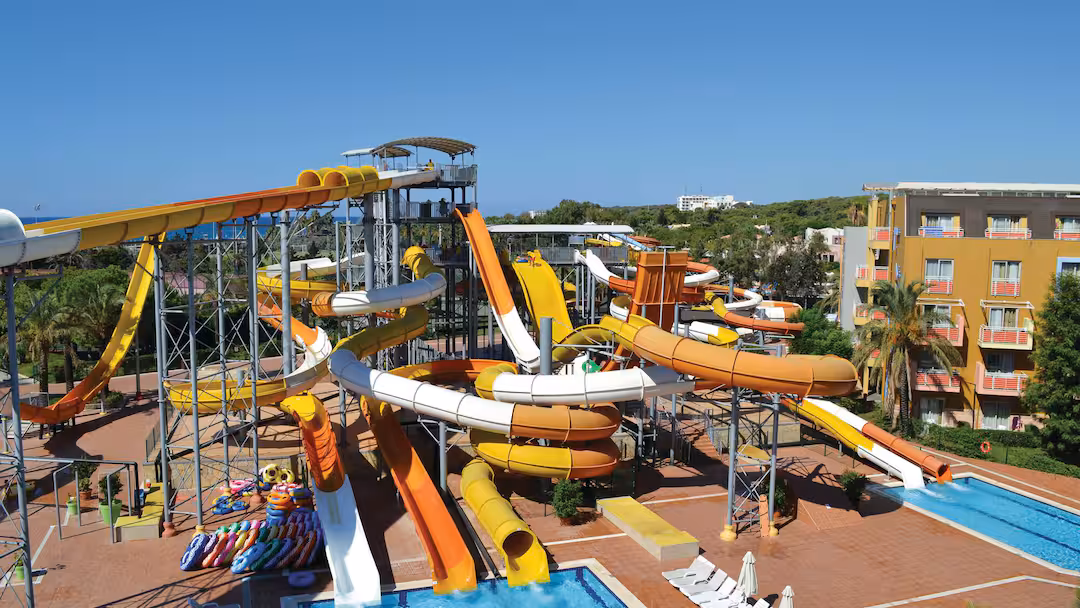 toddler friendly hotel with waterslides